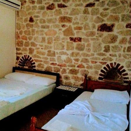 Altin skrapari guesthouse Ksamil Exteriör bild