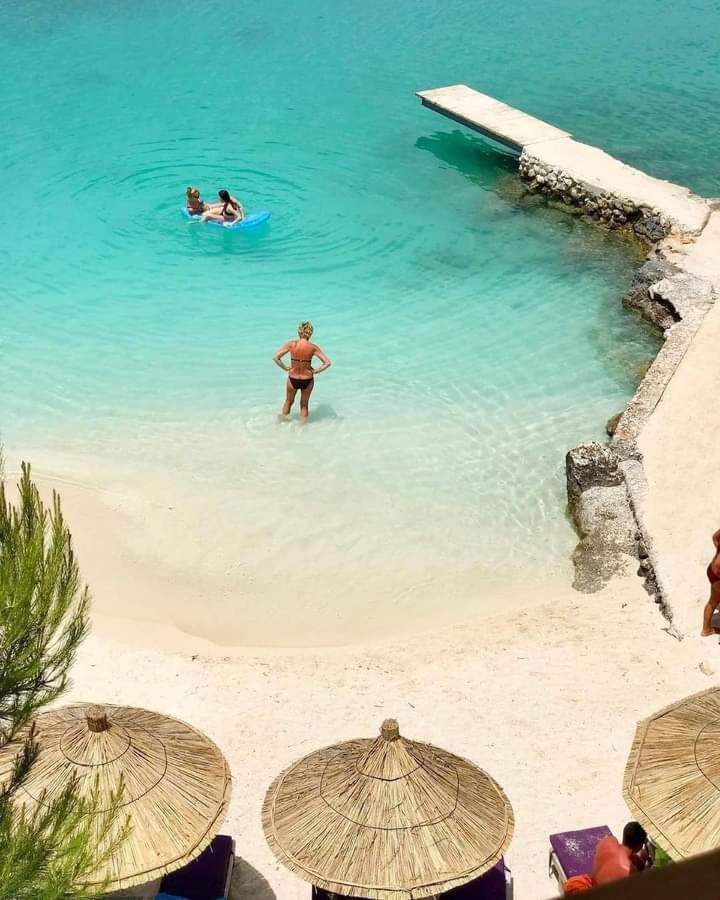 Altin skrapari guesthouse Ksamil Exteriör bild