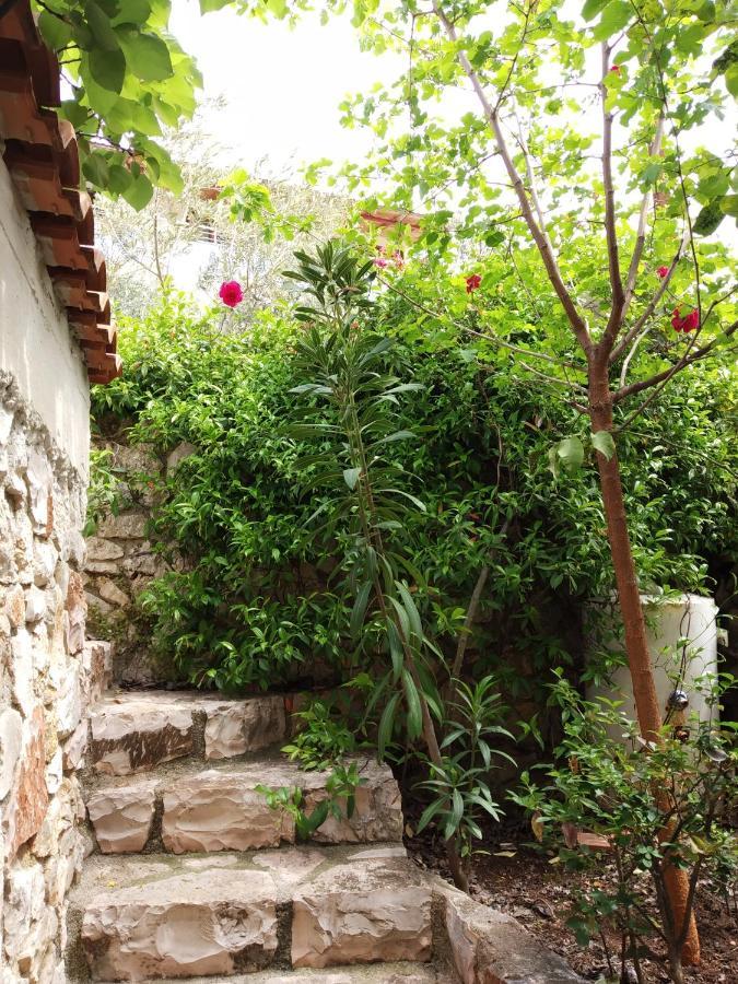 Altin skrapari guesthouse Ksamil Exteriör bild