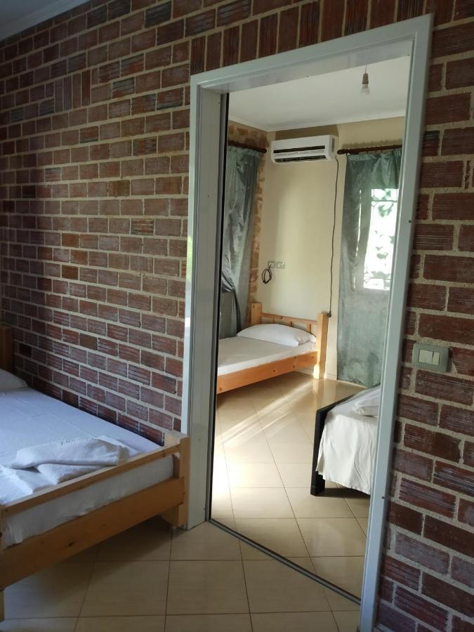 Altin skrapari guesthouse Ksamil Exteriör bild