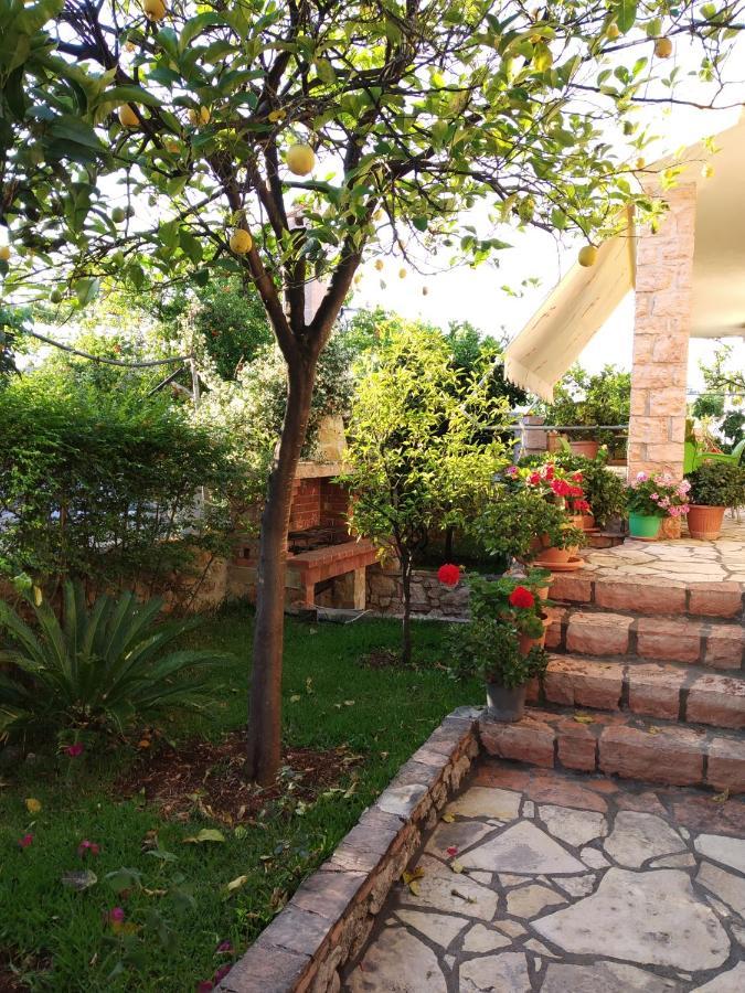 Altin skrapari guesthouse Ksamil Exteriör bild