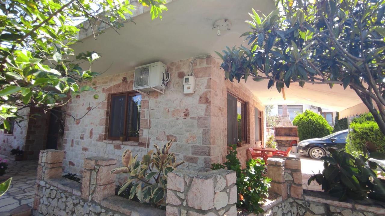 Altin skrapari guesthouse Ksamil Exteriör bild