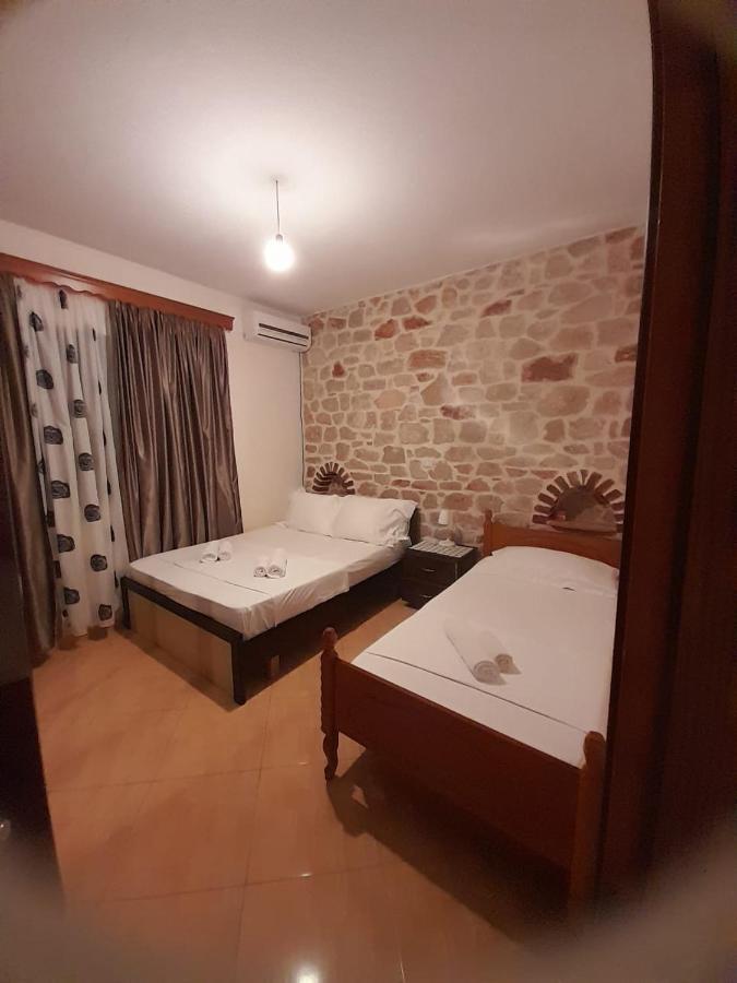 Altin skrapari guesthouse Ksamil Rum bild