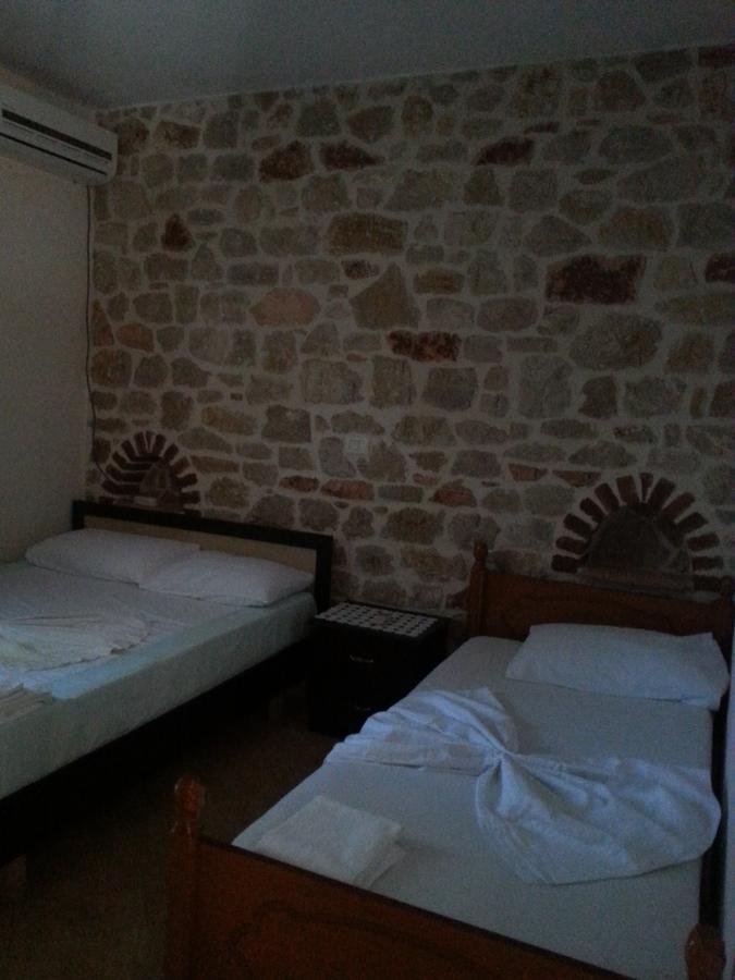 Altin skrapari guesthouse Ksamil Exteriör bild