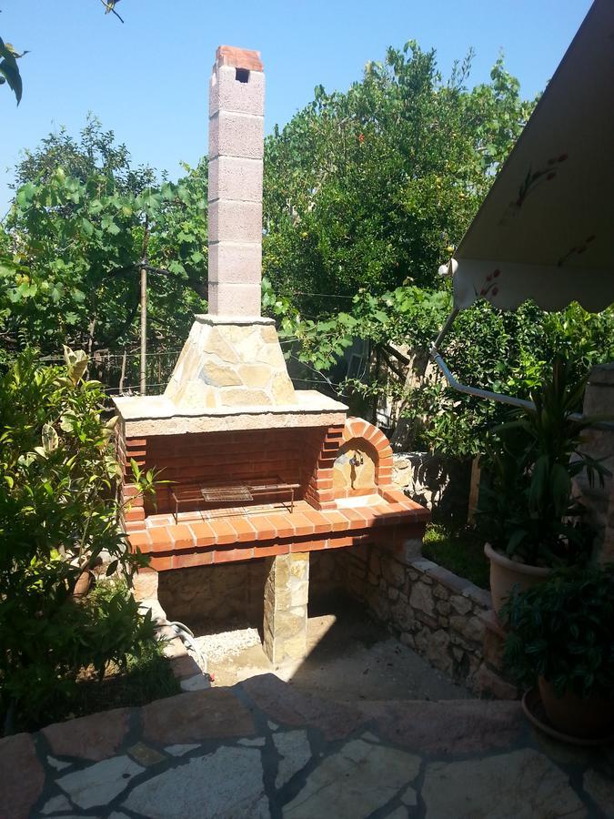 Altin skrapari guesthouse Ksamil Exteriör bild