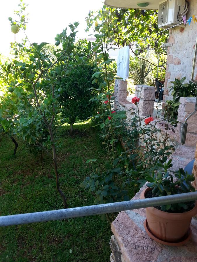 Altin skrapari guesthouse Ksamil Exteriör bild