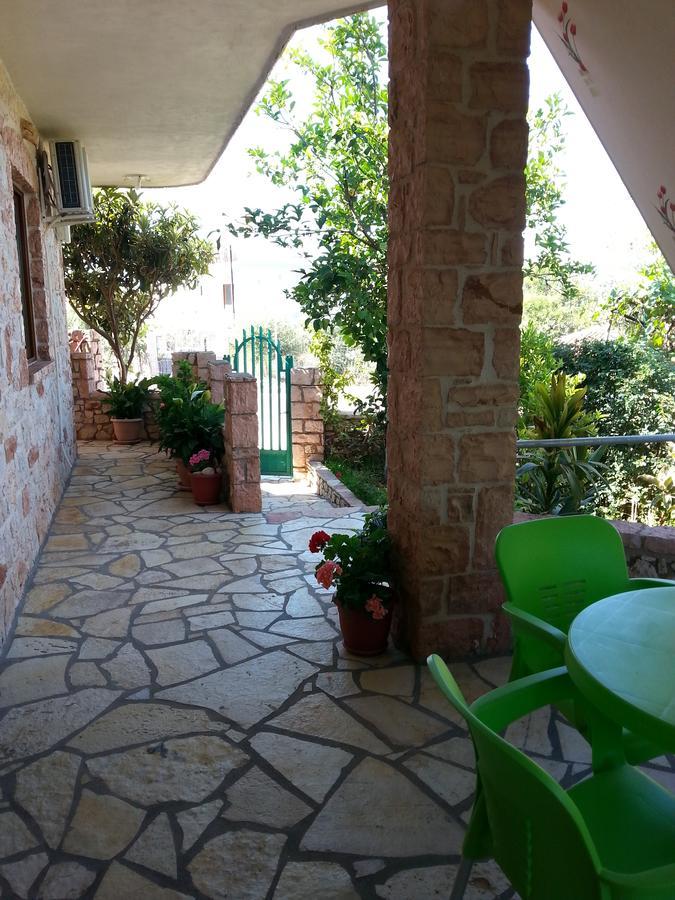 Altin skrapari guesthouse Ksamil Exteriör bild