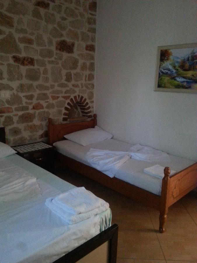 Altin skrapari guesthouse Ksamil Exteriör bild
