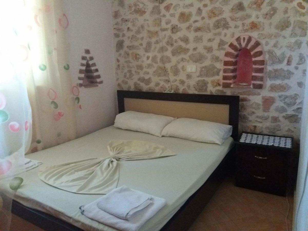 Altin skrapari guesthouse Ksamil Exteriör bild