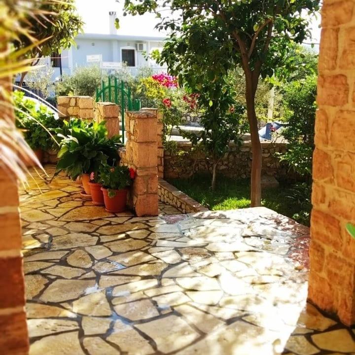 Altin skrapari guesthouse Ksamil Exteriör bild